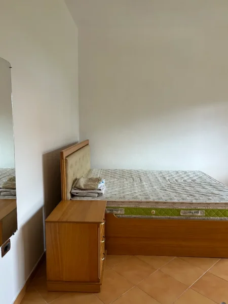 Shqiperi, jepet me qera shtepi 1+1 Kati 1, 100 m² 350 € (Loni ligori)