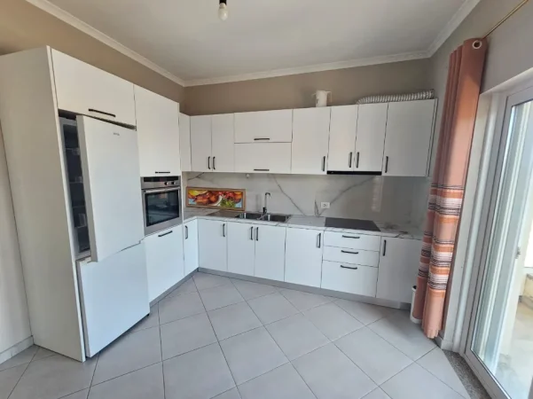 Durres, jepet me qera apartament 2+1+Aneks+Ballkon Kati 3, 150 m² 400 € 