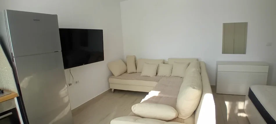 Tirane, jepet me qera garsonier Kati 5, 50 m² 380€ (Rruga Ferit Xhajko)