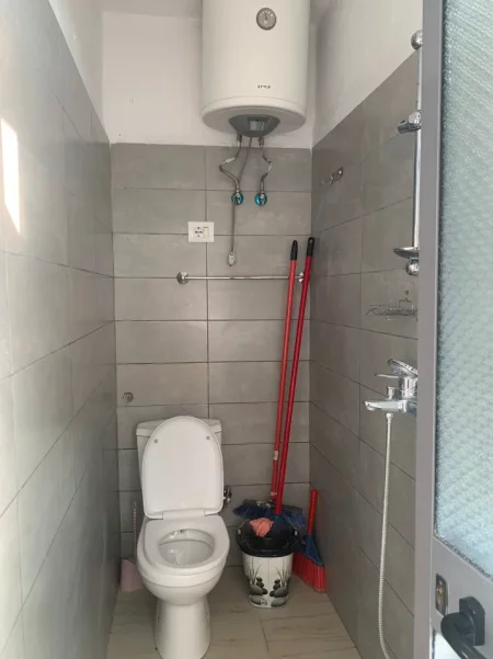 Tirane, jepet me qera garsonier Kati 5, 50 m² 380€ (Rruga Ferit Xhajko)