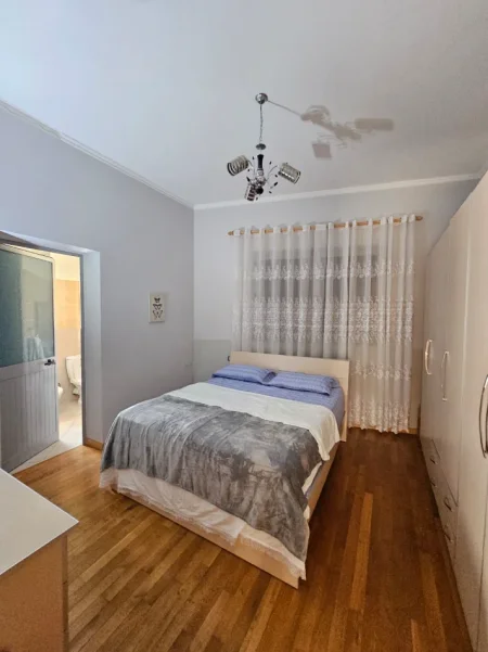 Durres, jepet me qera apartament+verande | Penthouse 3+1+Aneks+Ballkon Kati 2, 235 m² 500 € (SHIJAK)