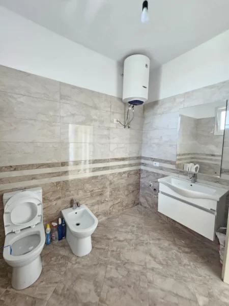 Durres, jepet me qera apartament 2+1+Aneks+Ballkon Kati 2, 150 m² 350 € 