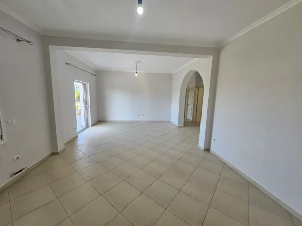 Durres, jepet me qera apartament 2+1+Aneks+Ballkon Kati 2, 150 m² 350 € 