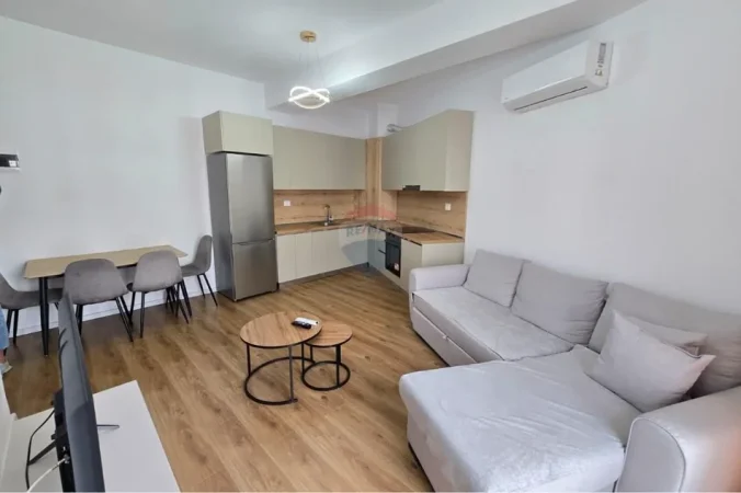 Tirane, jepet me qera apartament 1+1+Ballkon , 60 m² (Kompleksi Mangalem)