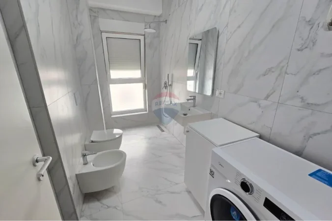 Tirane, jepet me qera apartament 1+1+Ballkon , 60 m² (Kompleksi Mangalem)