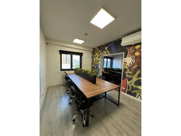 Tirane, jepet me qera zyre Kati 1, 211 m² 2.000 € (Unaza e Re)