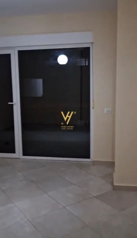 Tirane, jepet me qera apartament 2+1+Ballkon Kati 4, 90 m² 420 € (LIQENI I THATE)