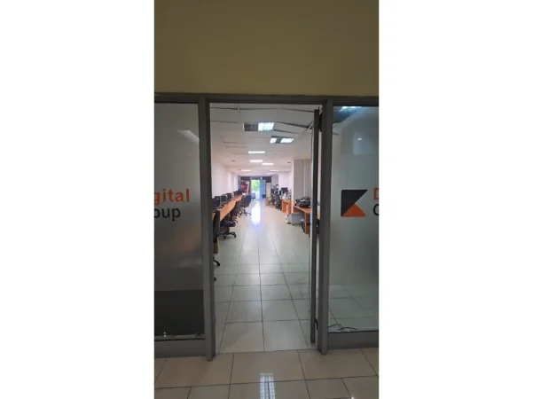Tirane, shitet ambjent biznesi Kati 3, 79 m² 150.000 € (Condor Center)