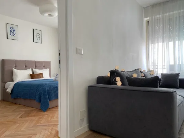 Tirane, jepet me qera apartament 1+1 Kati 4, 60 m² 650 € (Rr. Myslym Shyri)