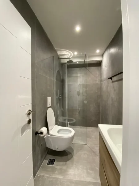 Tirane, jepet me qera apartament 1+1 Kati 4, 60 m² 650 € (Rr. Myslym Shyri)