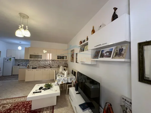 Tirane, shitet apartament 2+1 Kati 3, 98 m² 147.000 € (Fresku)