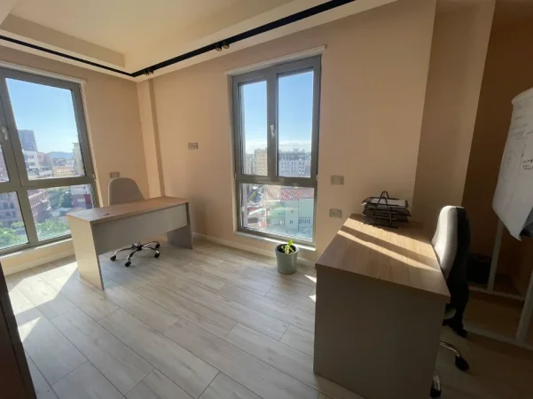 Tirane, jepet me qera zyre Kati 7, 120 m² 1.890 € (rruga e kavajes)