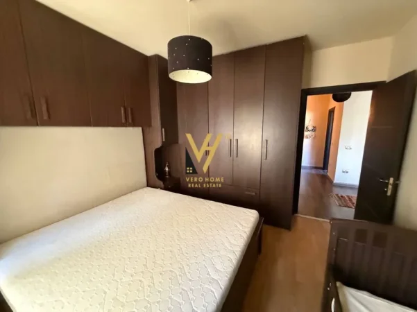 Tirane, jepet me qera apartament 1+1+Ballkon Kati 4, 67 m² 600 € (LIQENI I THATE)