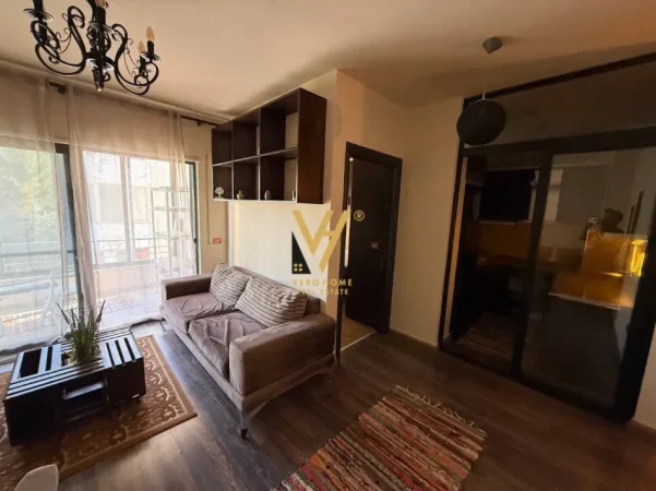 Tirane, jepet me qera apartament 1+1+Ballkon Kati 4, 67 m² 600 € (LIQENI I THATE)