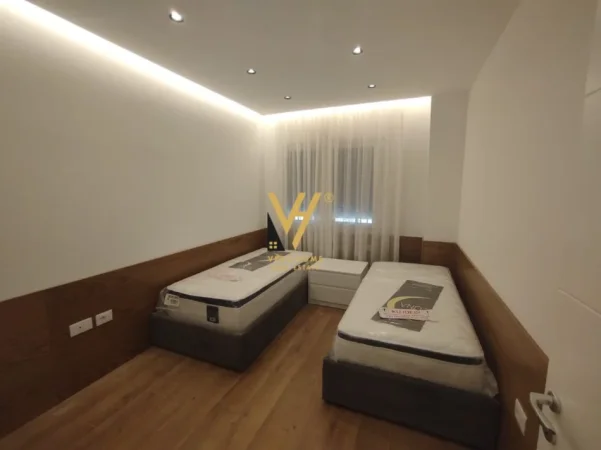 Tirane, jepet me qera apartament 2+1+Ballkon Kati 3, 120 m² 1.300 € (KODRA E DIELLIT)