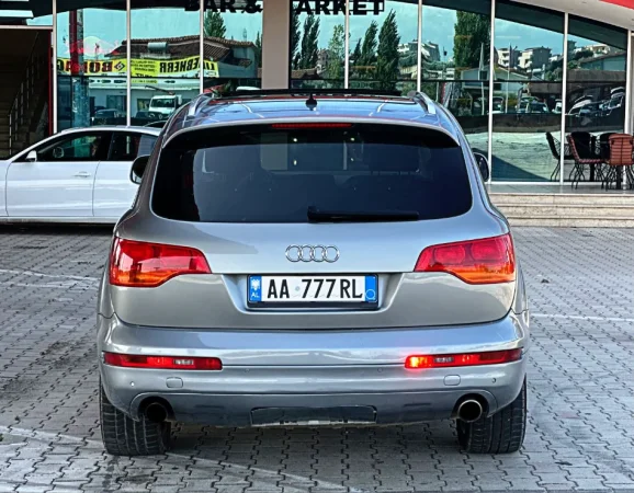 Tirane, shes SUV Audi Nafte, gri metalizato automatik 350.000 km 7.000 €