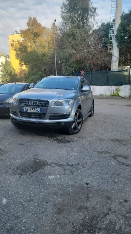 Tirane, shes SUV Audi Nafte, gri metalizato automatik 350.000 km 7.000 €