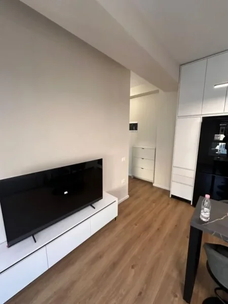 Tirane, jepet me qera apartament 1+1 Kati 7, 60 m² 400 € (Ali Demi)