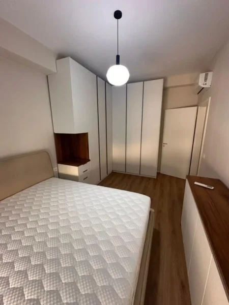 Tirane, jepet me qera apartament 1+1 Kati 7, 60 m² 400 € (Ali Demi)