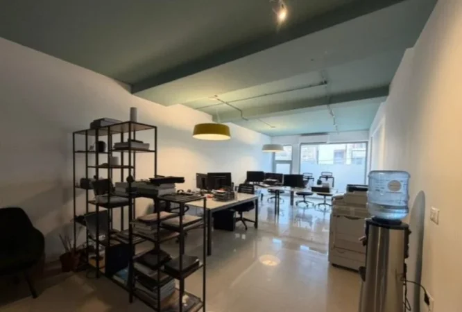 Tirane, jepet me qera ambjent biznesi Kati 2, 77 m² 650 € (Pazari I Ri)