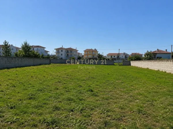 Tirane, shitet toke , 1.481 m² 170.000 € (kamez)