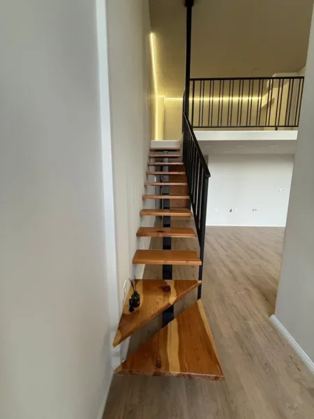 Tirane, jepet me qera ambjent biznesi Kati 1, 60 m² 450 € (Dupleks 1 1 Kombinat)
