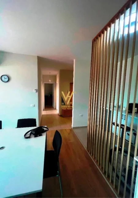 Tirane, jepet me qera ambjent biznesi Kati 2, 80 m² 1.100 € (KOMPLEKSI OLIMPIK ,KOMUNA E PARISIT)