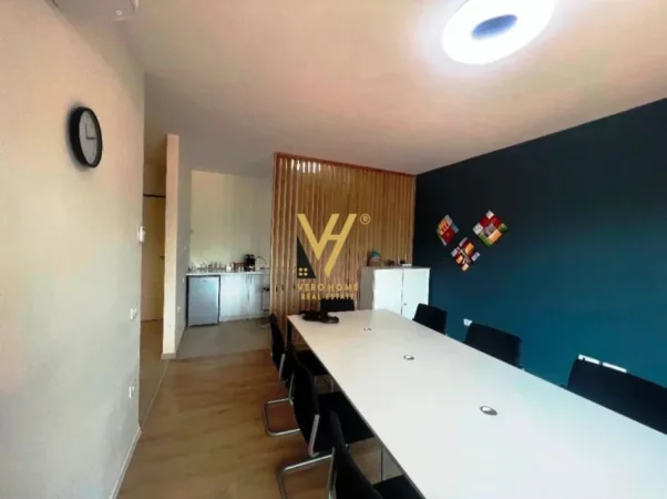 Tirane, jepet me qera ambjent biznesi Kati 2, 80 m² 1.100 € (KOMPLEKSI OLIMPIK ,KOMUNA E PARISIT)