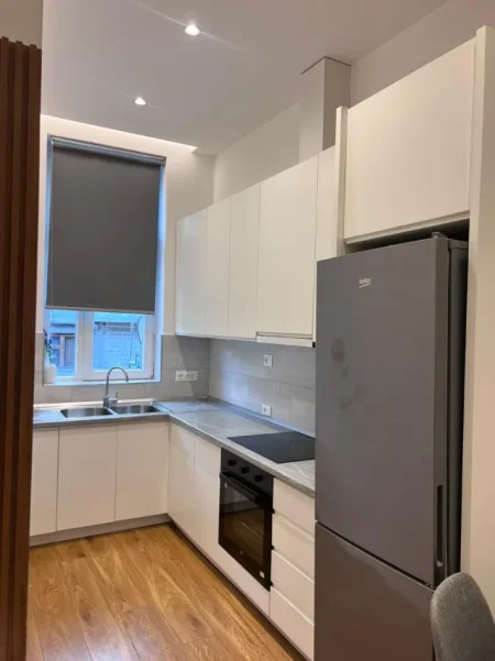 Tirane, jepet me qera apartament 2+1 Kati 2, 800 € (Rruga e Kavajes)