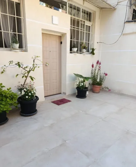 Tirane, jepet me qera apartament 2+1 Kati 1, 75 m² 600 € (Vasil Shanto)