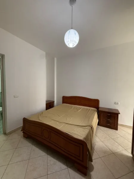 Tirane, jepet me qera apartament 3+1 Kati 5, 120 m² 75.000LEKE (RRUGA PANORAMA)