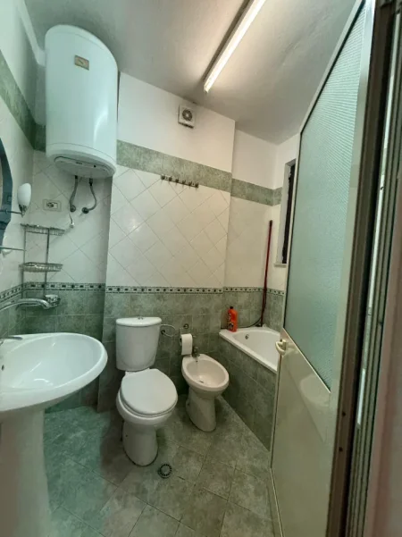 Tirane, jepet me qera apartament 3+1 Kati 5, 120 m² 75.000LEKE (RRUGA PANORAMA)
