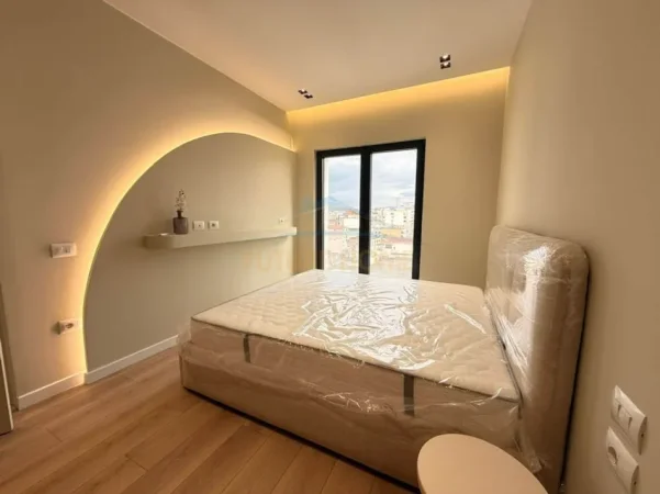 Tirane, jepet me qera apartament 1+1 Kati 7, 64 m² 1.000 € (Rruga e Barrikadave, Tiranë)
