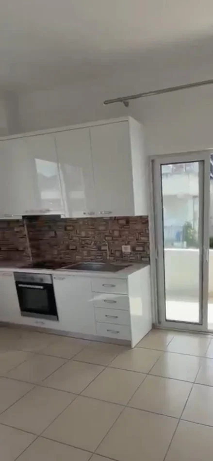 Tirane, jepet me qera apartament 1+1 Kati 0, 65 m² 350 € (Rruga 5 Maji)
