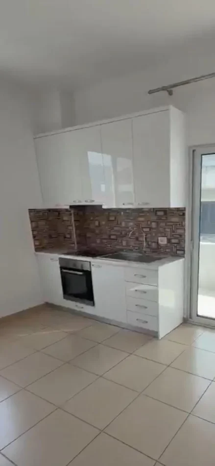 Tirane, jepet me qera apartament 1+1 Kati 0, 65 m² 350 € (Rruga 5 Maji)