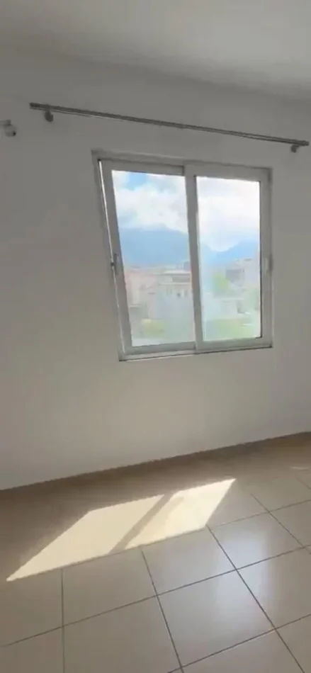 Tirane, jepet me qera apartament 1+1 Kati 0, 65 m² 350 € (Rruga 5 Maji)