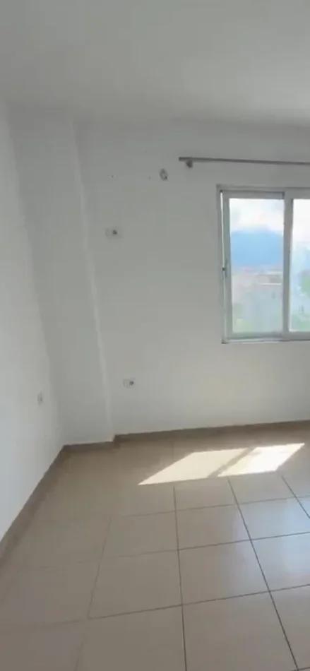 Tirane, jepet me qera apartament 1+1 Kati 0, 65 m² 350 € (Rruga 5 Maji)