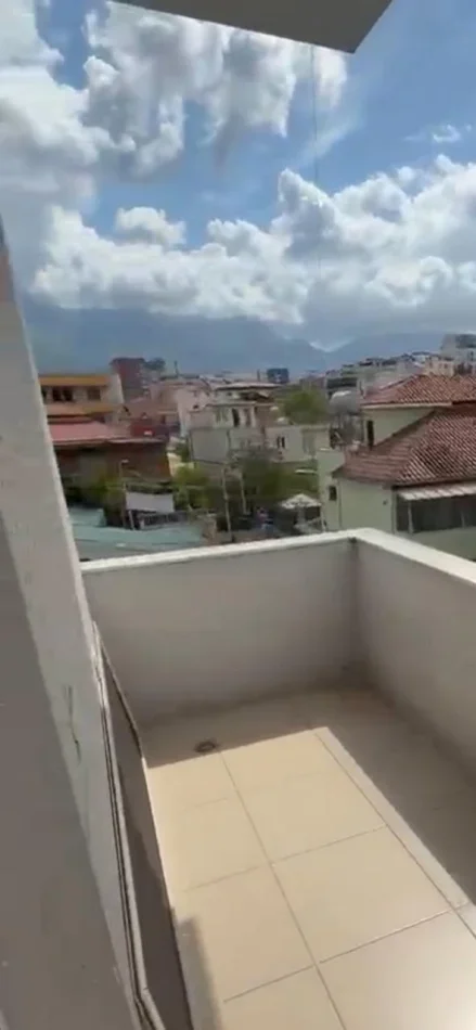 Tirane, jepet me qera apartament 1+1 Kati 0, 65 m² 350 € (Rruga 5 Maji)