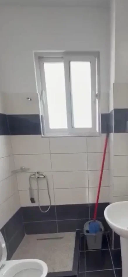 Tirane, jepet me qera apartament 1+1 Kati 0, 65 m² 350 € (Rruga 5 Maji)