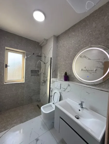 Tirane, jepet me qera apartament 2+1 Kati 3, 75 m² 650 € (Don Bosko)