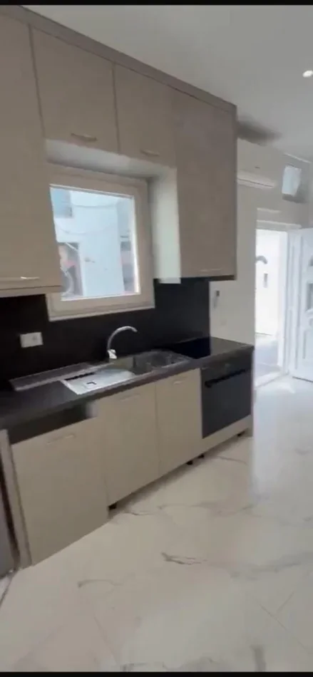 Tirane, jepet me qera apartament 1+1 Kati 0, 60 m² 450 € (Rruga 5 Maji)