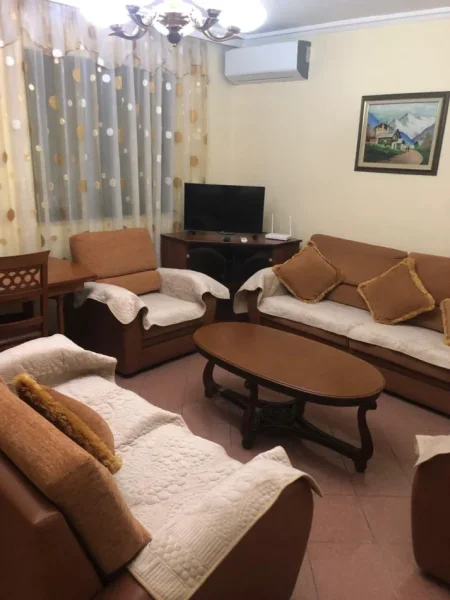 Tirane, jepet me qera apartament 1+1 Kati 4, 60 m² 400 € (Rruga E Elbasanit)