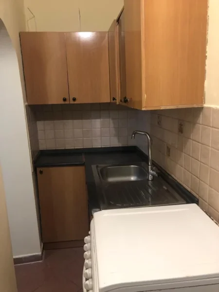 Tirane, jepet me qera apartament 1+1 Kati 4, 60 m² 400 € (Rruga E Elbasanit)