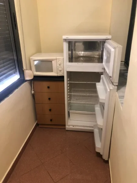 Tirane, jepet me qera apartament 1+1 Kati 4, 60 m² 400 € (Rruga E Elbasanit)