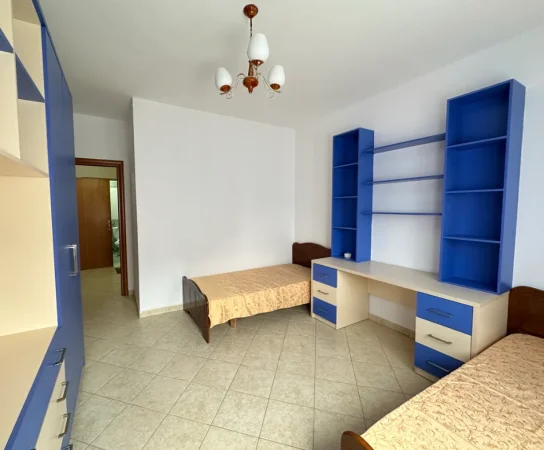 Tirane, jepet me qera apartament 3+1+2+Ballkon Kati 5, 120 m² 700 € (Jordan Misja)