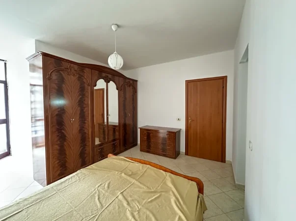 Tirane, jepet me qera apartament 3+1+2+Ballkon Kati 5, 120 m² 700 € (Jordan Misja)