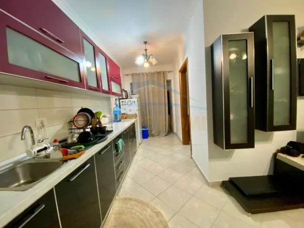 Tirane, shitet apartament 2+1+Ballkon Kati 1, 93 m² 140.000 € (2 Palmat, Unaza e Re)