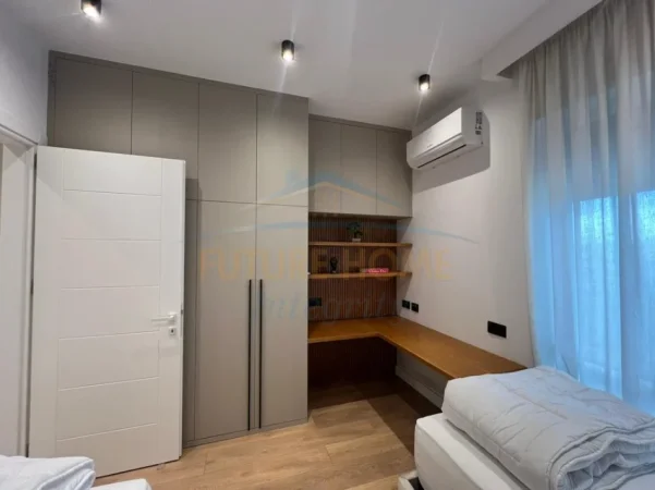 Tirane, jepet me qera apartament 2+1+Ballkon Kati 1, 87 m² 1.000 € (Rezidenca Erli)