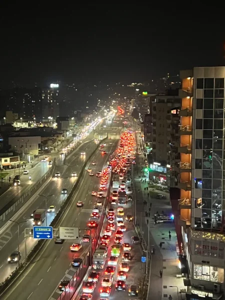 Tirane, ndarje qeraje me vajze apartament 2+1+Ballkon , 150 € (Astir,Bar Artisti)
