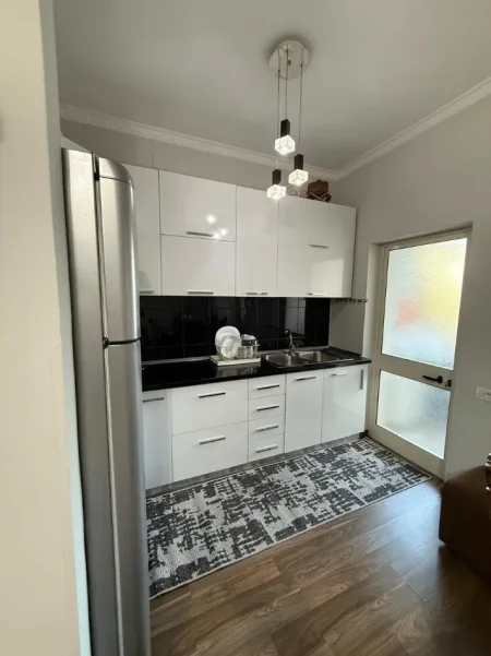 Tirane, jepet me qera apartament 2+1+Ballkon , 75 m² 650 € (Don Bosko (fillimi i rrugës))